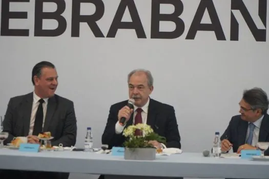 Após encontro com Febraban, Mercadante defende redução na TLP