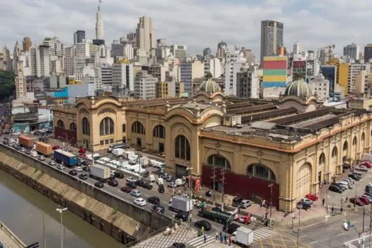 Mercadão comemora Carnaval com apresentação da Unidos da Vila Maria