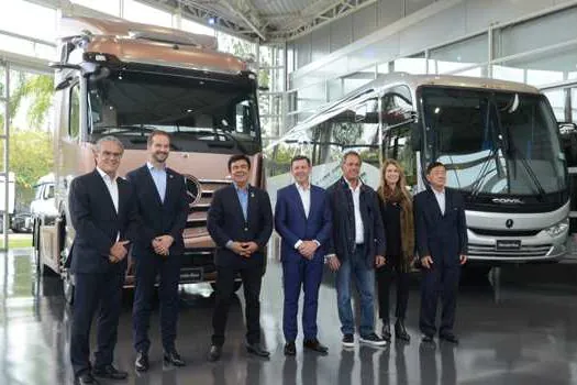 Mercedes-Benz recebe a visita de autoridades argentinas em sua fábrica de São Bernardo