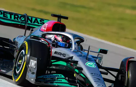 Mercedes dá chance a piloto reserva e deixa Hamilton fora do 1º treino na França