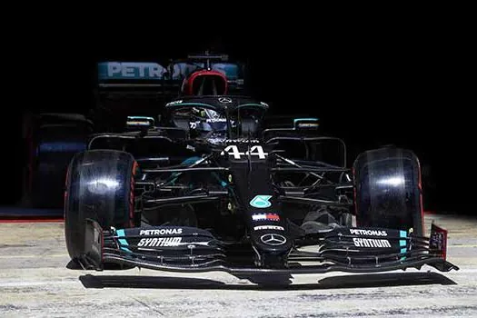 Com domínio da Mercedes, Hamilton bate Bottas por 0s059 e anota 92ª pole na F1