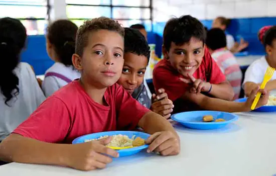 SP paga adiantado o benefício do Merenda em Casa a 49 mil alunos da região do ABC