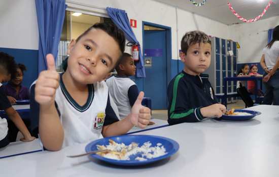 Ribeirão Pires fornece 15 mil refeições por dia na rede municipal