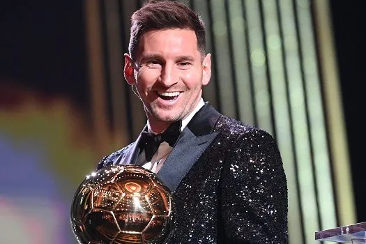 Messi amplia recorde e ganha 7ª Bola de Ouro da carreira