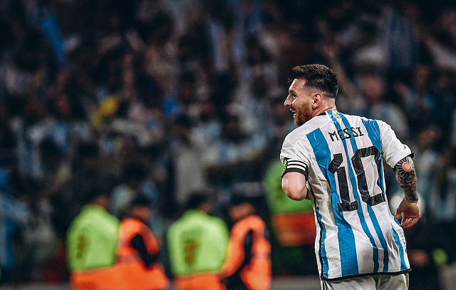 Messi faz 3 contra Curaçao e é 1º sul-americano a passar dos 100 gols em seleção