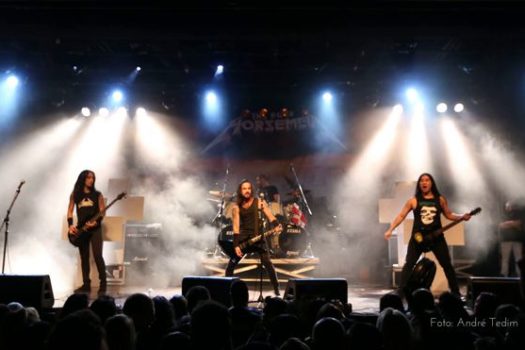 Teatro do Shopping Jardim Sul faz homenagem ao Metallica