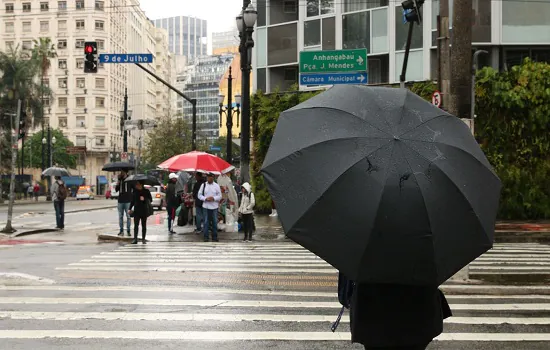 Domingo de eleição terá pancadas de chuva em boa parte do país