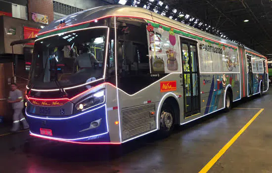 Ônibus de Natal da Metra tem Papai e Mamãe Noel no corredor ABC