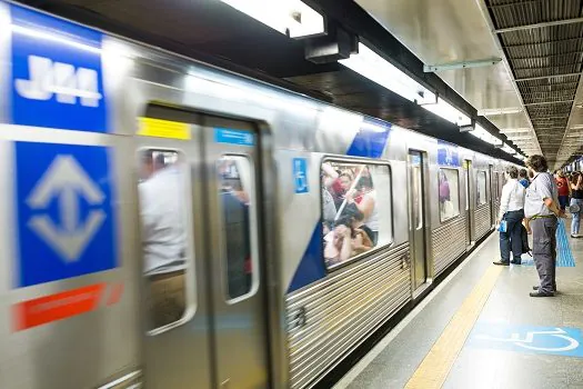 Metroviários de SP decidem por estado de greve e podem parar no dia 6