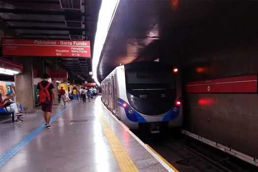 Metrô apresenta trem com tratamento antiviral