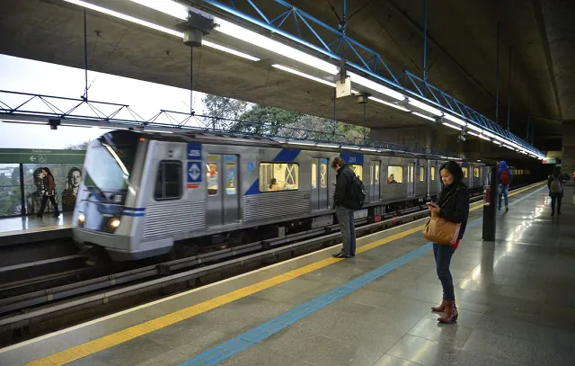 Falha em sistema de controle provoca lentidão na Linha 1-Azul do Metrô de SP