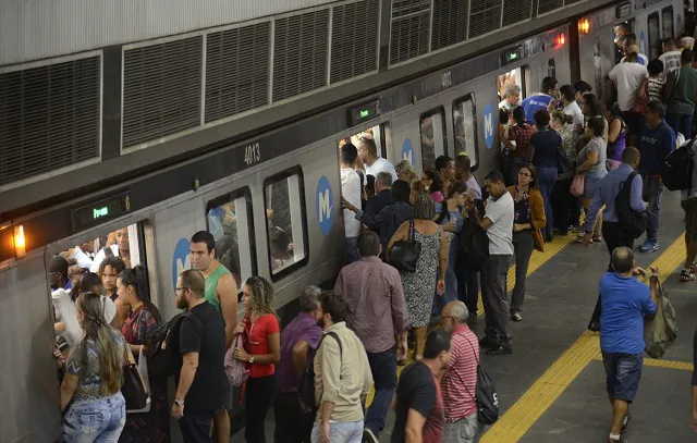 Metrô de SP entra em greve por tempo indeterminado_x000D_