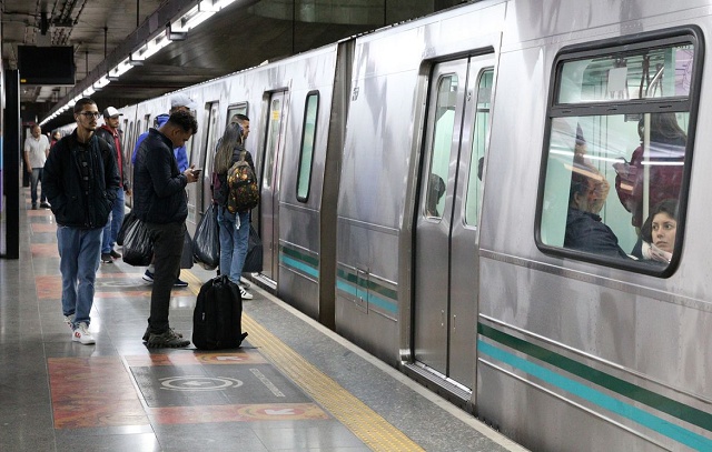 Metrô de SP faz operação contra assédio sexual nas estações