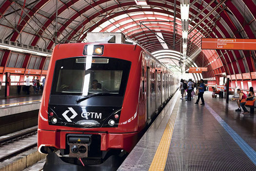 Falha no metrô prejudica passageiros na manhã desta terça-feira (26) em São Paulo