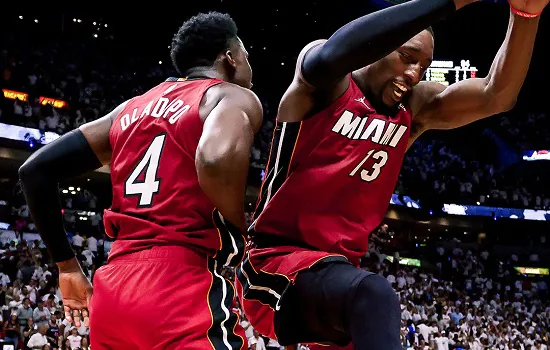 Heat vence mais uma e avança nos playoffs da NBA; Suns reagem em casa