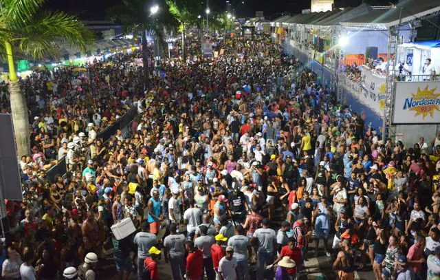 Maior carnaval fora de época do Brasil começa amanhã e deve reunir 300 mil foliões