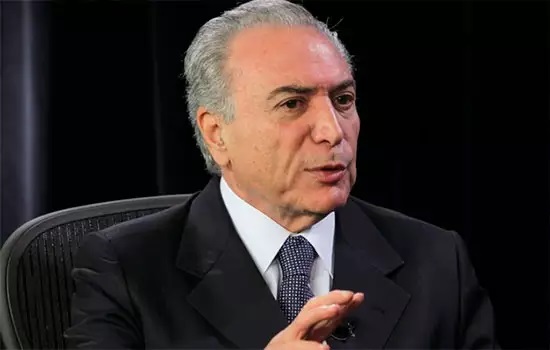 Temer e mais sete são absolvidos em ação que o levou à prisão