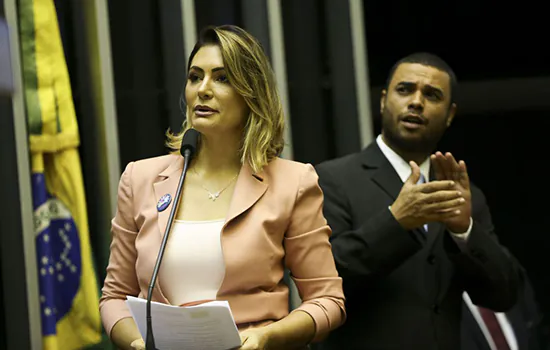 Michelle Bolsonaro pede atenção especial a pacientes com doenças raras