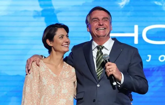 Michelle cita trecho da Bíblia em seu 1º post pós-eleições: Casal segue ‘firme’