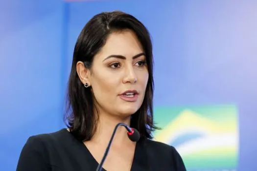 Michelle Bolsonaro ironiza delação de Mauro Cid e diz que sabe dar golpe