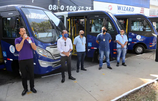 Prefeito Lauro Michels entrega sete novos micro-ônibus