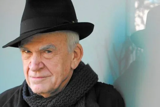 Morre Milan Kundera, autor de ‘A Insustentável Leveza do Ser’, aos 94 anos