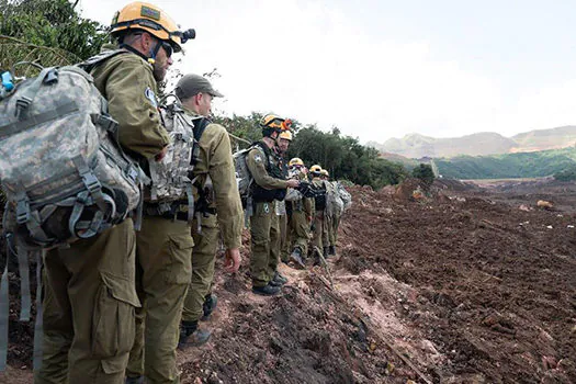 Militares israelenses ficarão o tempo necessário, diz embaixador