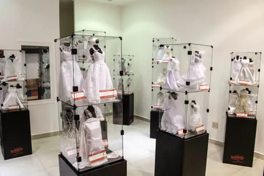 Exposição no Shopping ABC tem vestidos de noivas como tema