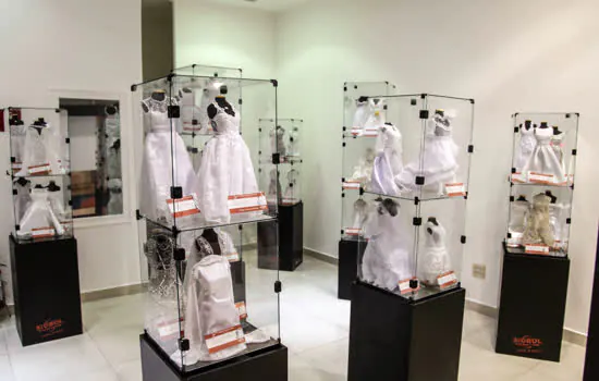 Exposição no Shopping ABC tem vestidos de noivas como tema