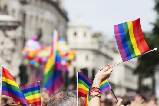 Mês do Orgulho: Empodera lança guia “Como somar na causa anti-LGBTfobia?”