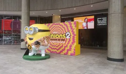 Shopping Center3 recebe estátua dos Minions em preparação para o lançamento do filme