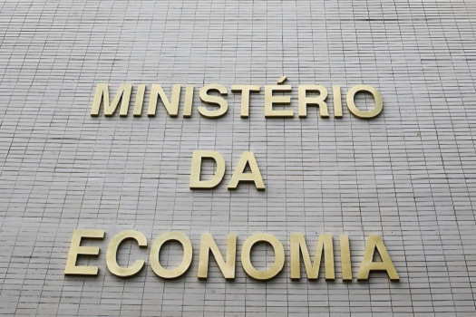 Reajuste para funcionalismo será decidido até junho, diz Tesouro