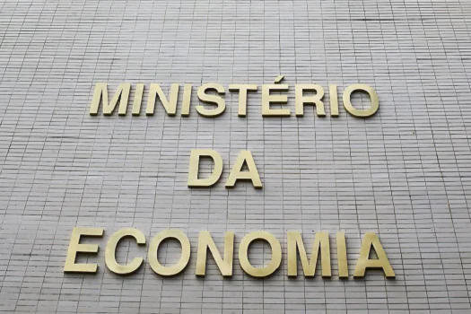 Reajuste para funcionalismo será decidido até junho, diz Tesouro