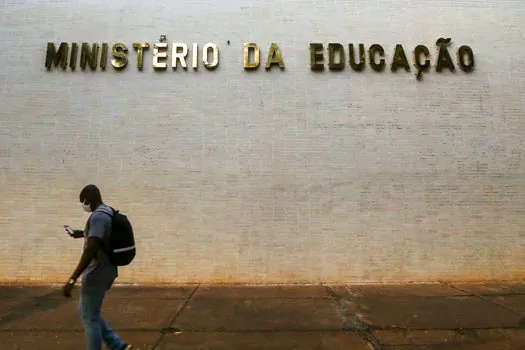 MEC lança campanha sobre cursos gratuitos para professores