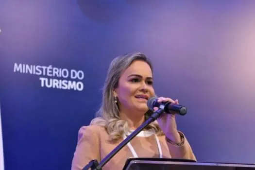 Ministra do Turismo recebeu apoio de outros acusados de chefiar milícias no Rio