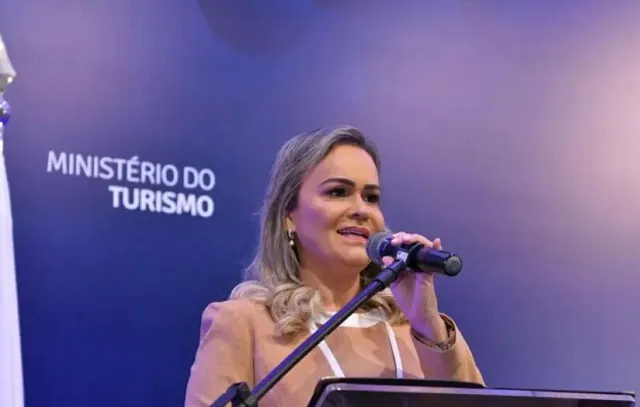 Ministra do Turismo recebeu apoio de outros acusados de chefiar milícias no Rio