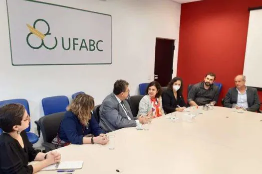 Consórcio ABC acompanha visita da ministra da Saúde à UFABC