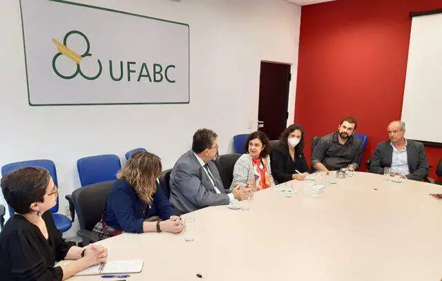 Consórcio ABC acompanha visita da ministra da Saúde à UFABC