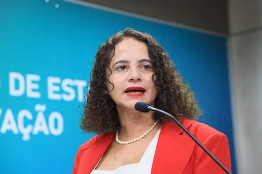 ”As bolsas de pesquisas são investimento no futuro do país”, diz Luciana Santos