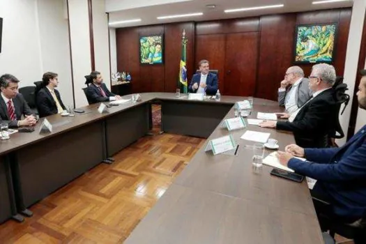 Ministro Fávaro e Banco do Brasil alinham estratégia para parceria com Banco Mundial