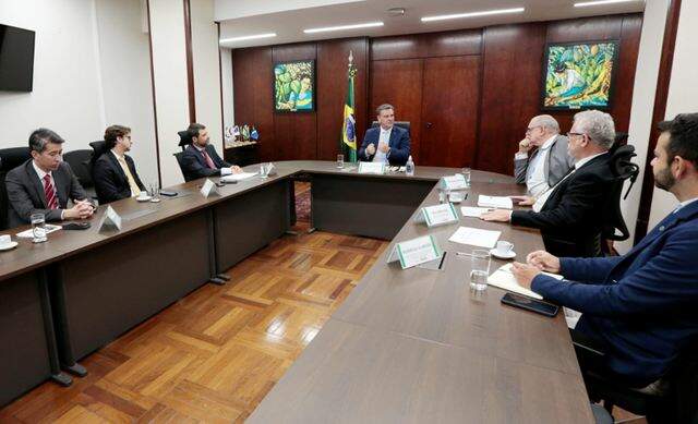 Ministro Fávaro e Banco do Brasil alinham estratégia para parceria com Banco Mundial