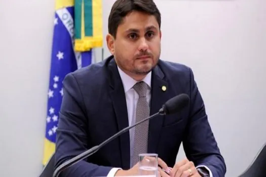 Ministro dá diretoria nos Correios para apadrinhado de senador aliado