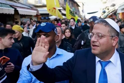 Ministro de Israel visita mesquita e enfurece palestinos