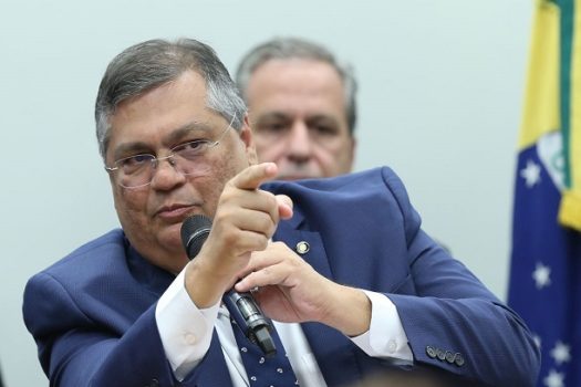 ”Só teremos escolas seguras com regulação da internet”, diz ministro