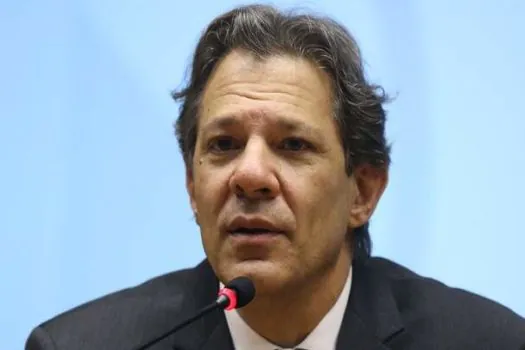 Quem não paga imposto tem que voltar a pagar, diz Haddad