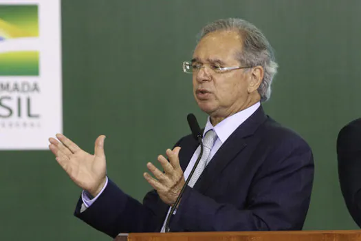 ”Trabalhamos com plano A para Auxílio Brasil”, diz Guedes