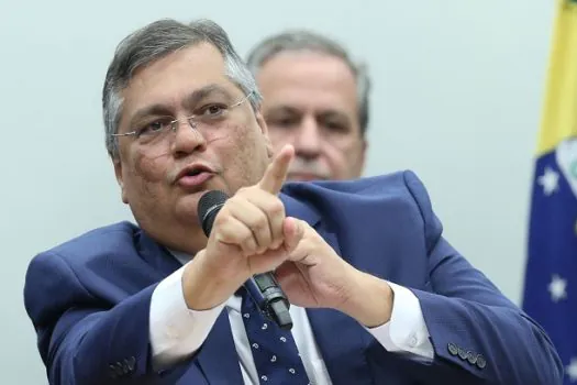 Ministro determina à PF que analise ofensas contra professores