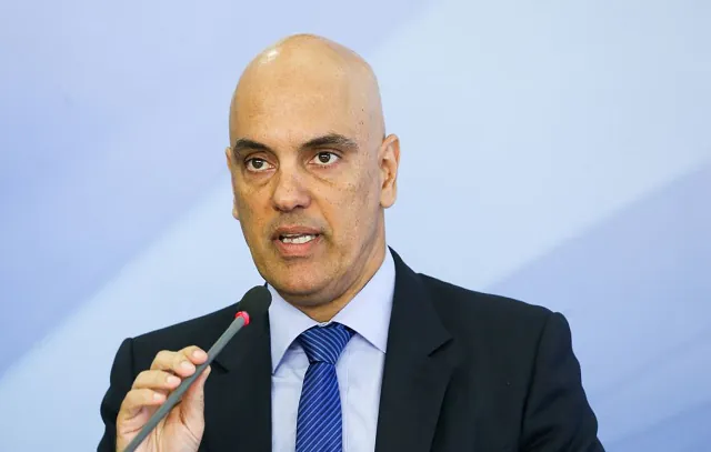 Moraes autoriza PF a abrir celulares de acusados por atos golpistas