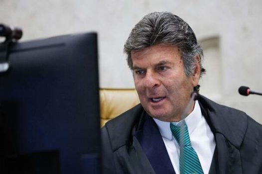 Ministro do STF suspende lei que cria Dia do Patriota em Porto Alegre