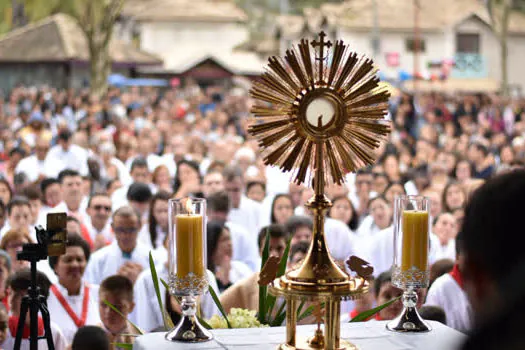 Missa e procissão do Corpus Christi atraíram 5 mil fieis em Ribeirão Pires